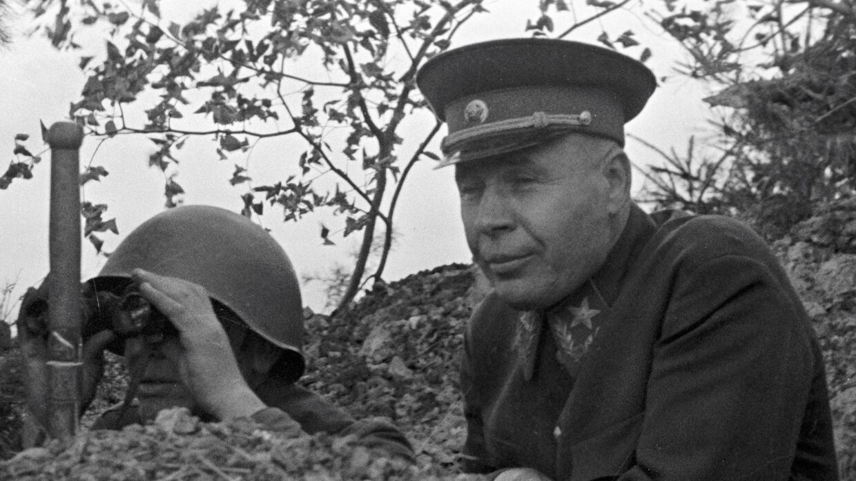 Маршал Советского Союза Семен Константинович Тимошенко на учениях под городом Перемышлем