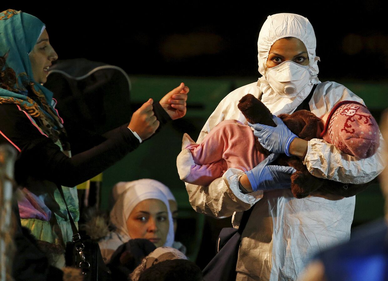 Операция по спасению потерпевших кораблекрушение мигрантов, город Поццалло, Сицилия