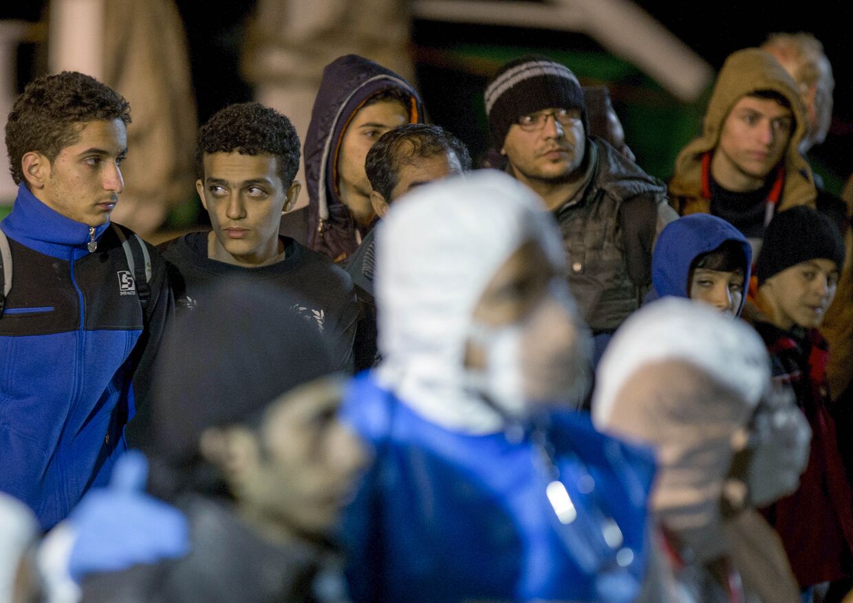 Операция по спасению потерпевших кораблекрушение мигрантов, город Поццалло, Сицилия