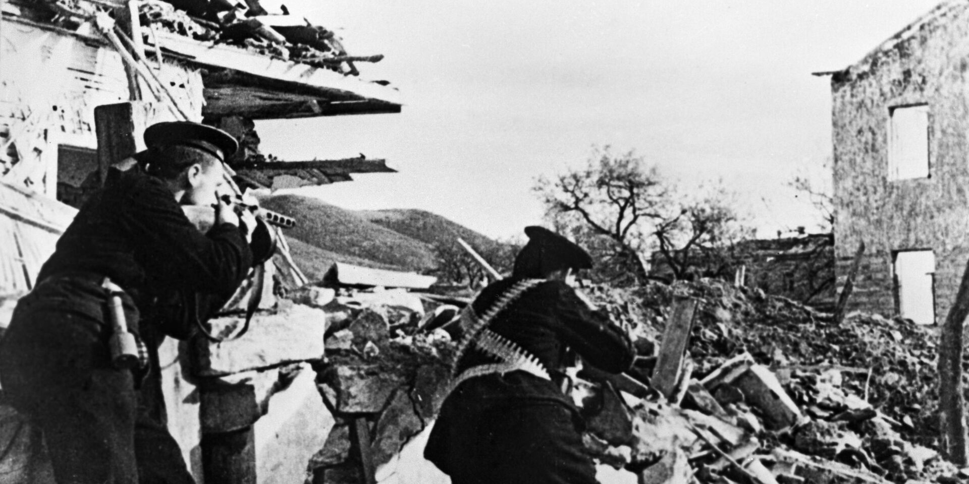 Бойцы морской пехоты сражаются на улицах Севастополя - ИноСМИ, 1920, 10.07.2022
