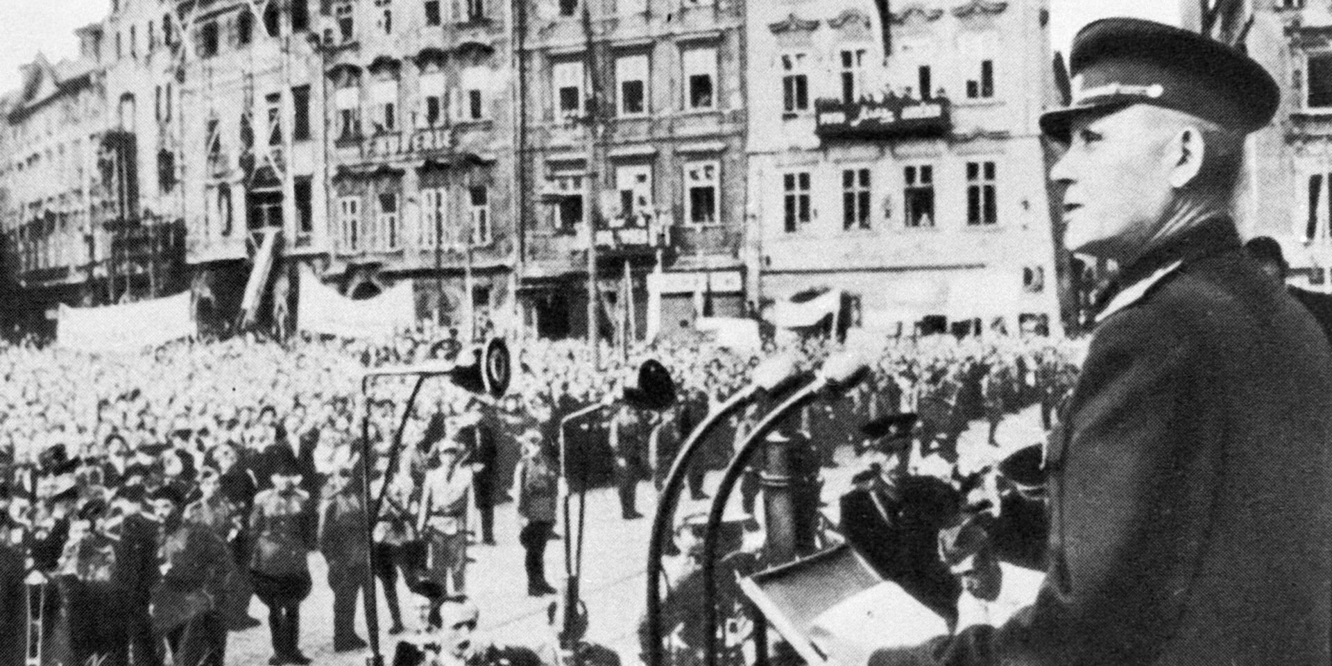 Маршал Иван Конев выступает перед жителями Праги - ИноСМИ, 1920, 09.05.2024