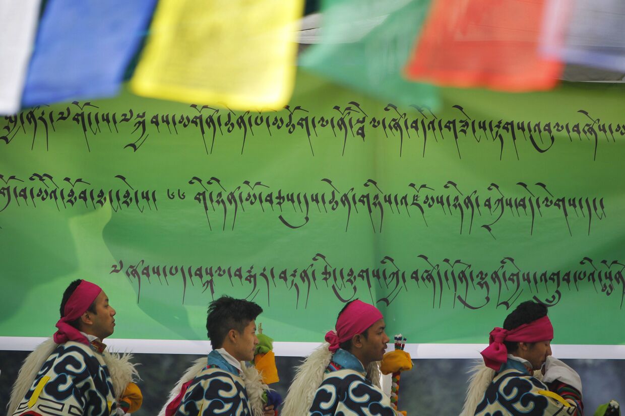 Тибетцы празднуют 25-летие вручения Далай-Ламе Нобелевской премии мира в Катманду, Непал