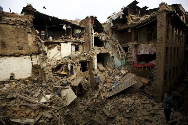 Дом в Бхактапуре, Непал, обрушившийся во время землетрясения 
