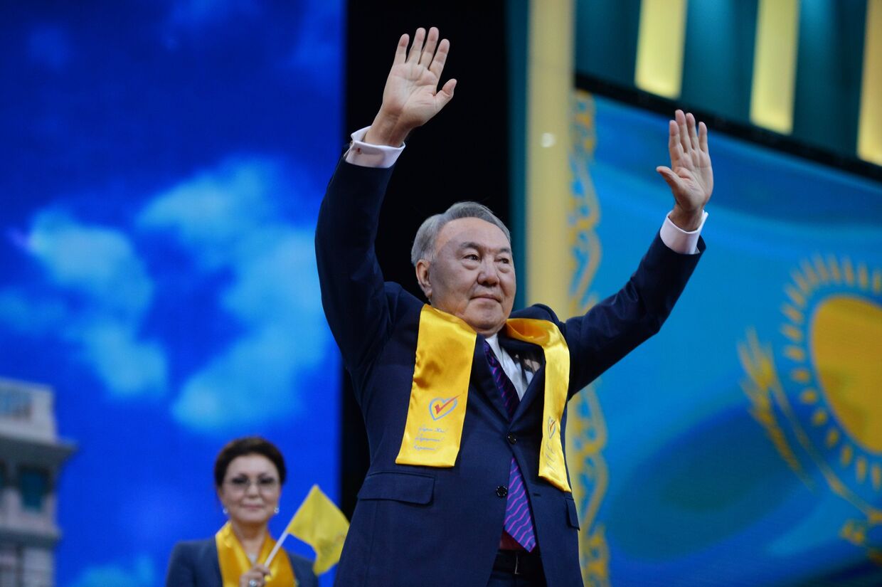 Нурсултан Назарбаев на праздничном концерте в Астане в честь его победы на президентских выборах