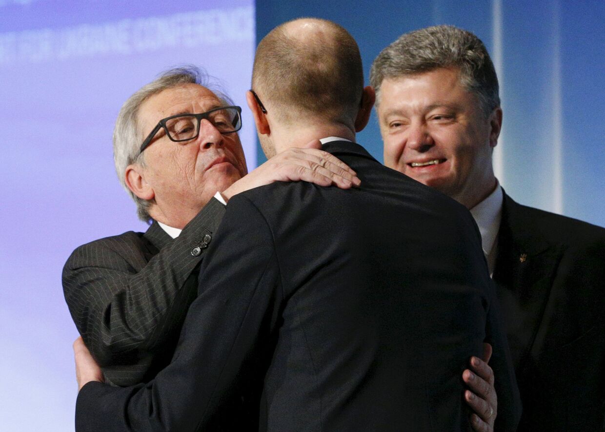 Арсений Яценюк, Петр Порошенко и Жанк-Клод Юнкер во время встречи в Киеве