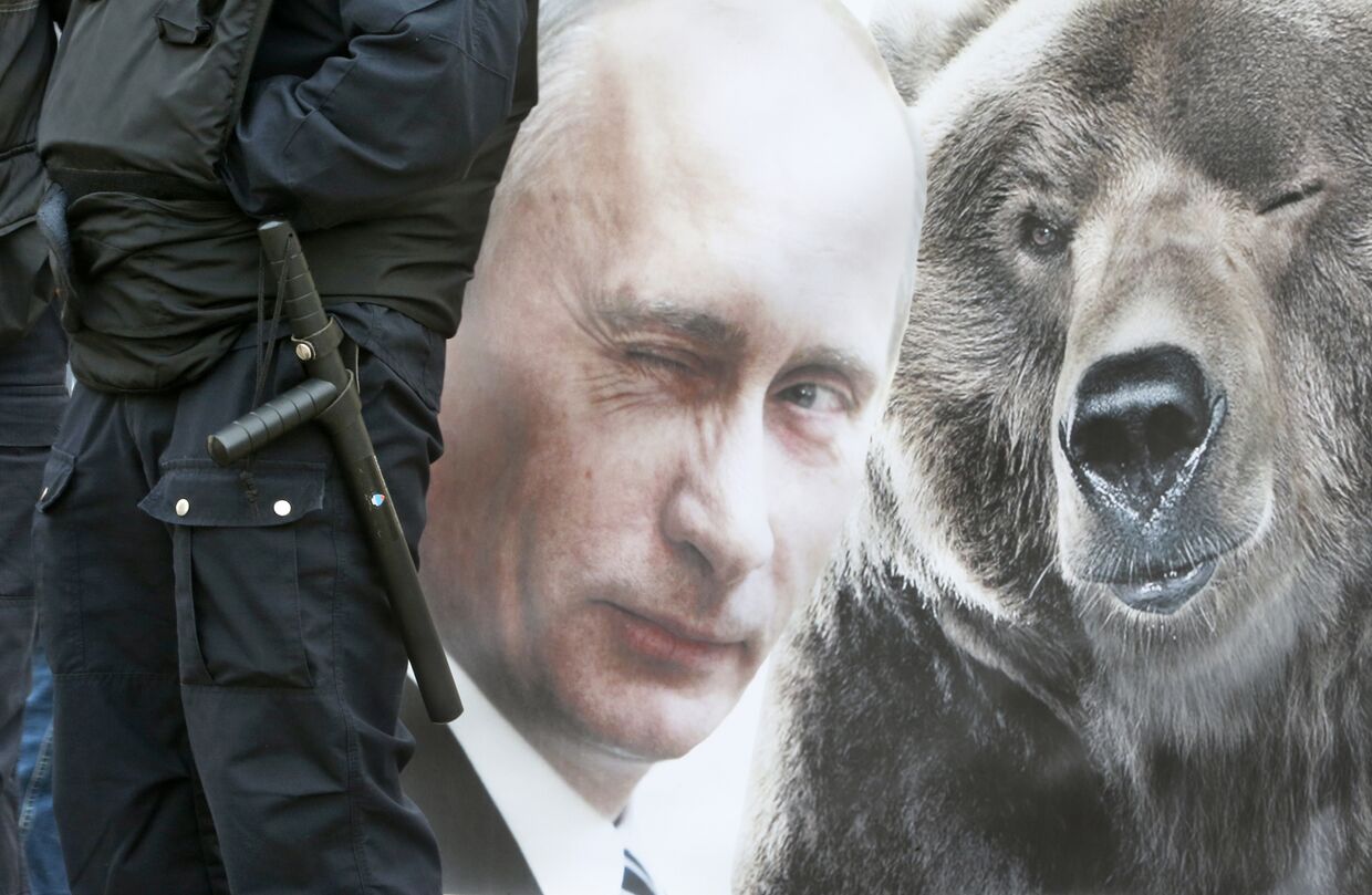 Плакат с Владимиром Путиным в Санкт-Петербурге