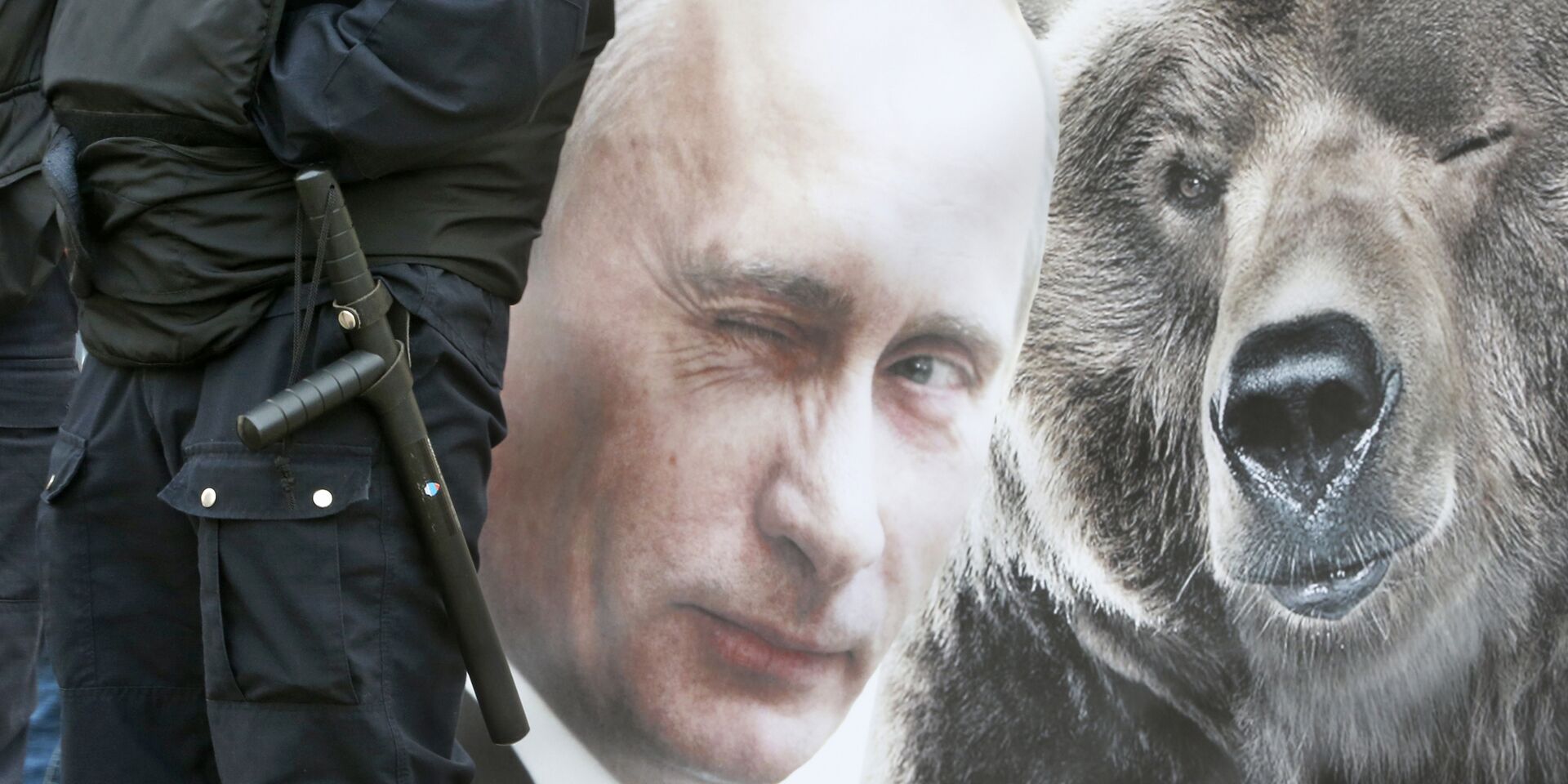 Плакат с Владимиром Путиным в Санкт-Петербурге - ИноСМИ, 1920, 16.02.2022