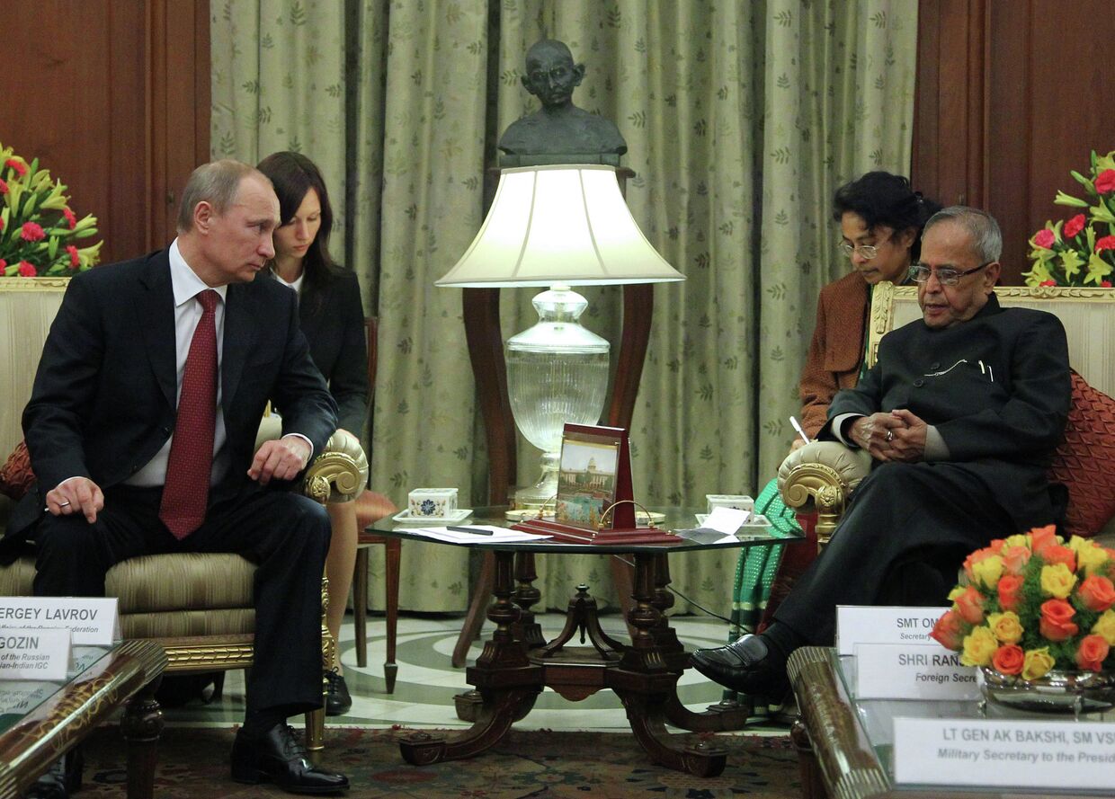Президент России Владимир Путин и президент Республики Индии Пранаб Кумар Мукерджи 
