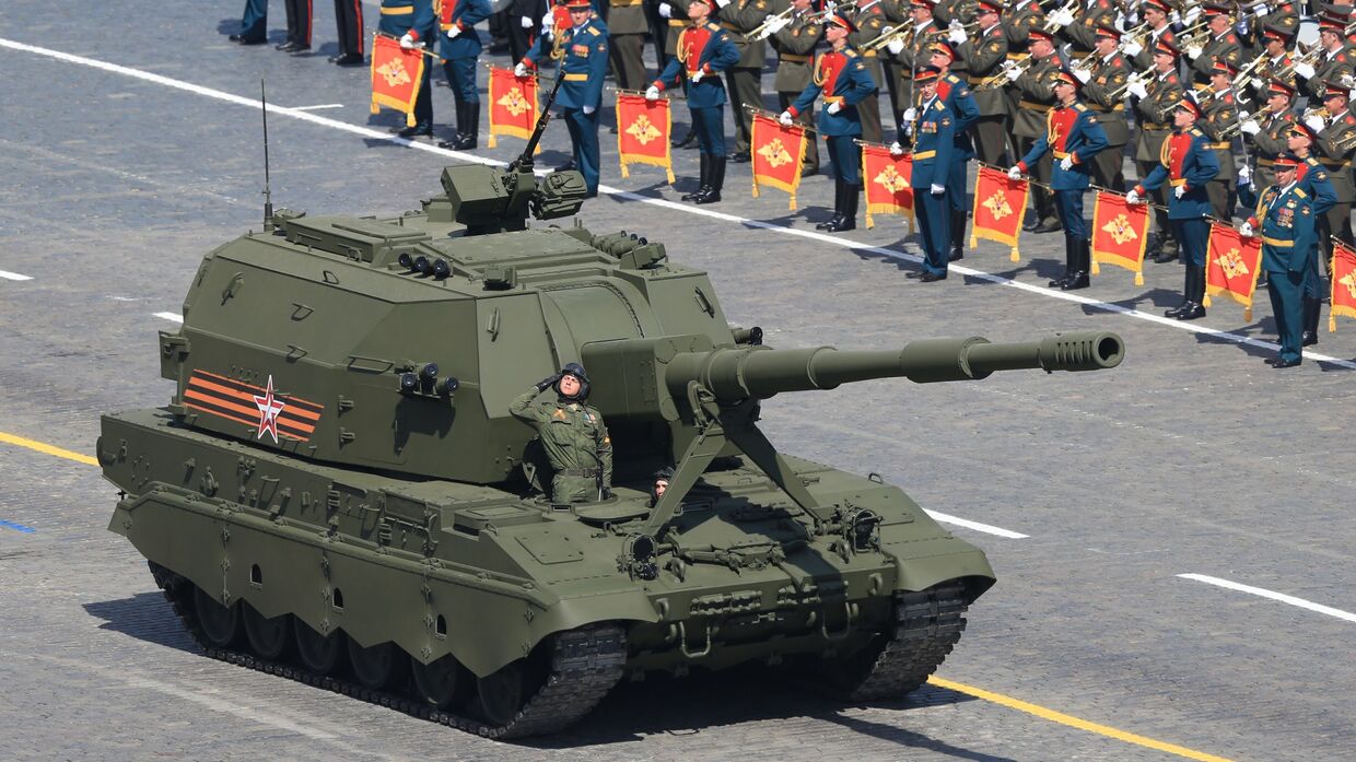 Самоходная артиллерийская установка (САУ) Коалиция-СВ во время Парада Победы