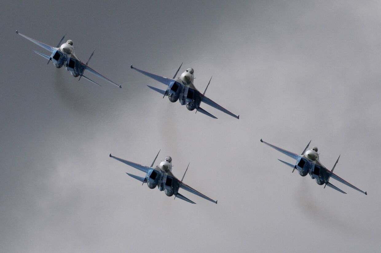 Истребители Су-27 пилотажной группы «Соколы России»