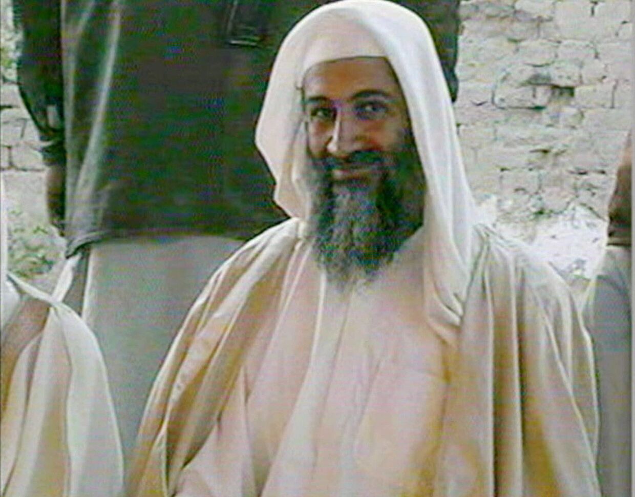 Усама Бен Ладен на свадьбе своего сына в январе 2001 года