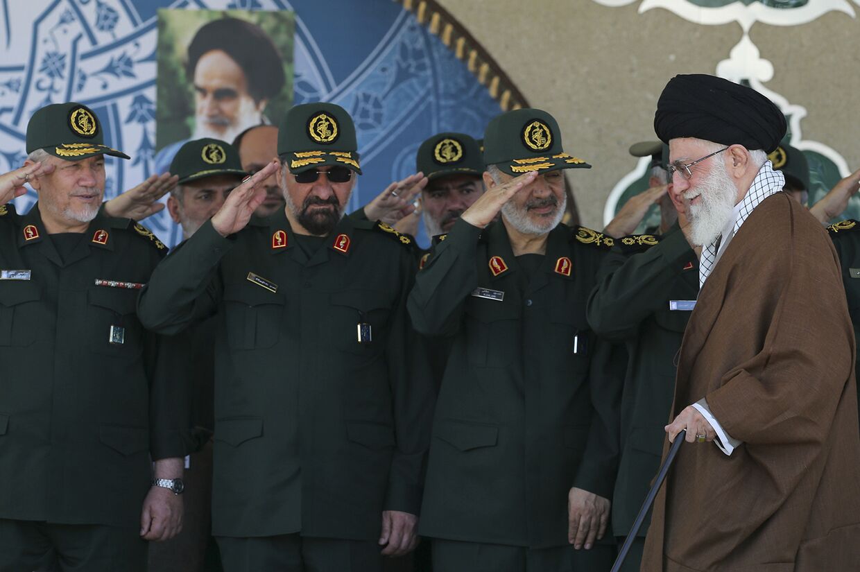 Аятолла Али Хаменеи на выпускной церемонии в Корпусе Стражей Исламской революции