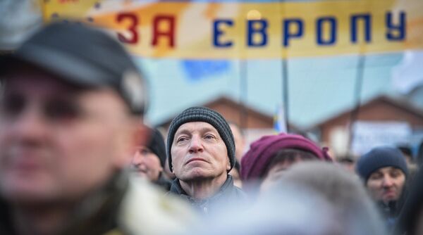 Сторонники евроинтеграции Украины на Площади Независимости в Киеве Сторонники евроинтеграции Украины на Площади Независимости в Киеве