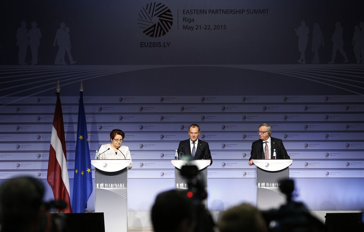Лаймдота Страуюма, Дональд Туск и Жан-Клод Юнкер на саммите Восточного партнерства в Риге