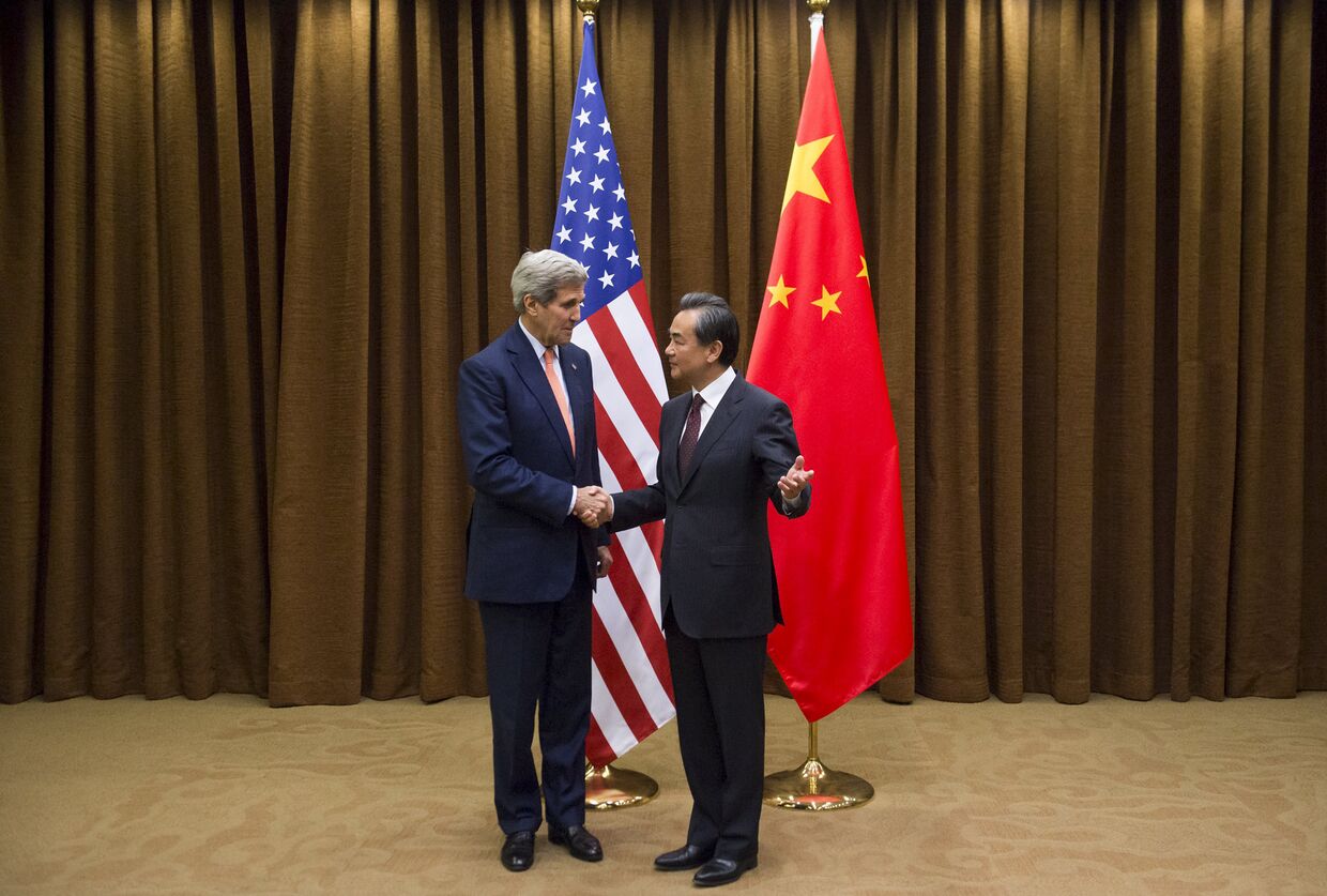 Встреча министра иностранных дел Китая Ван И с госсекретарем США Джоном Керри в Пекине