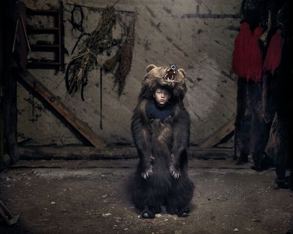 Участник медвежьего танца в Румынии 
