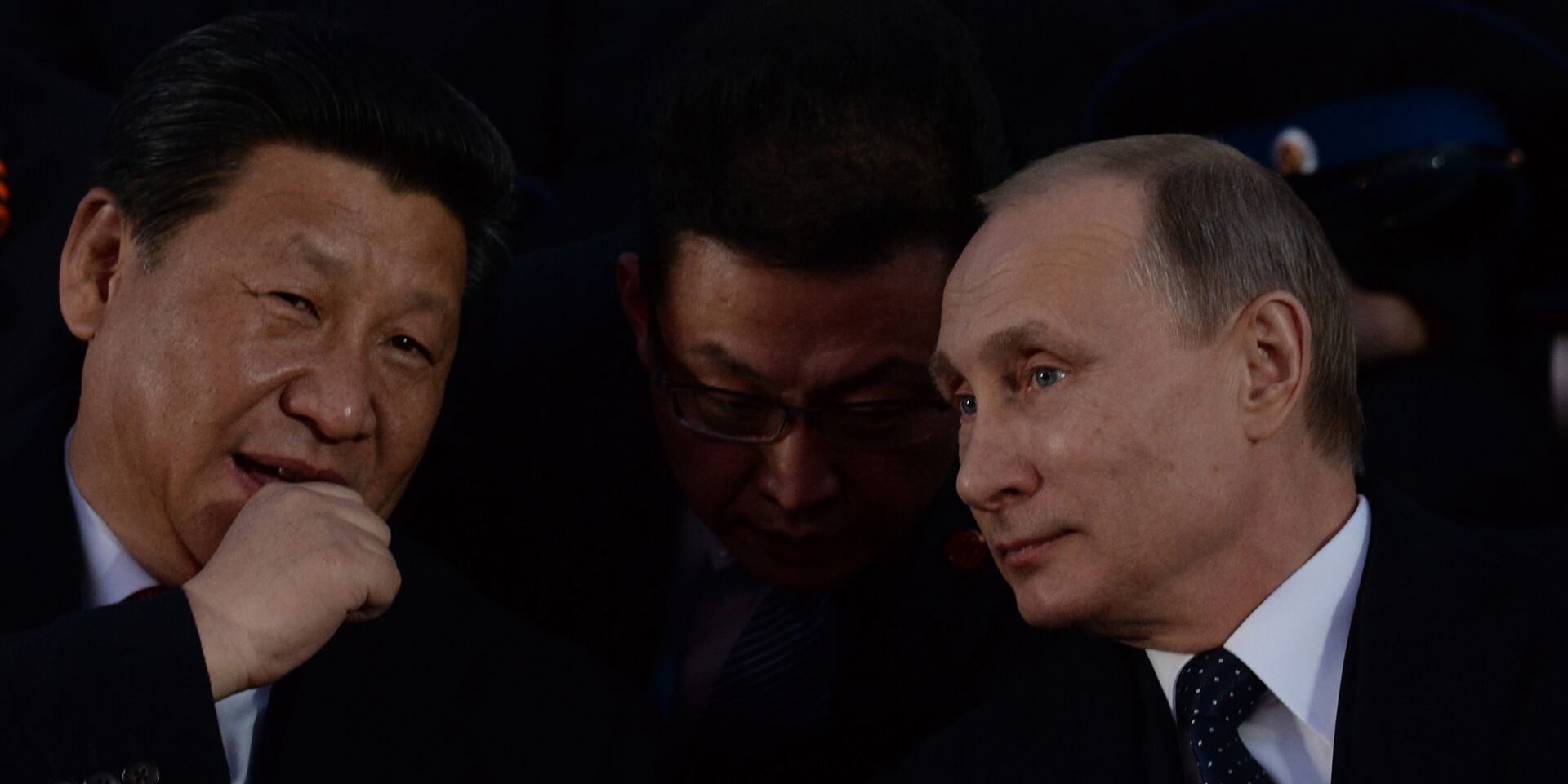 Владимир Путин и Си Цзиньпин смотрят парад Победы на Красной площади - ИноСМИ, 1920, 18.04.2025