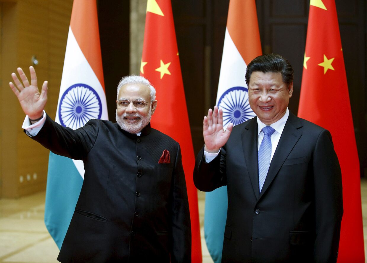 Премьер-министр Индии Нарендра Моди и президент Китая Си Цзиньпи во время встречи в Китае. 14 мая 2015