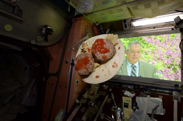 Еда на борту МКС