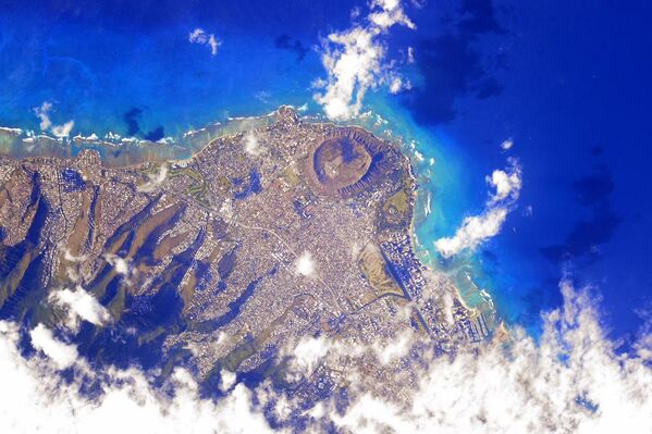 Фотография Земли, сделанные астронавтом Скоттом Келли: Гонолулу, Гавайи
