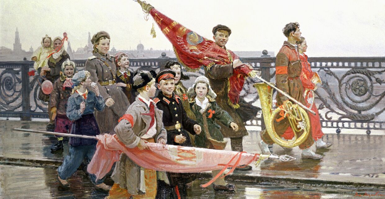 Репродукция картины «После демонстрации. Они видели Сталина» работы художника Дмитрия Константиновича Мочальского