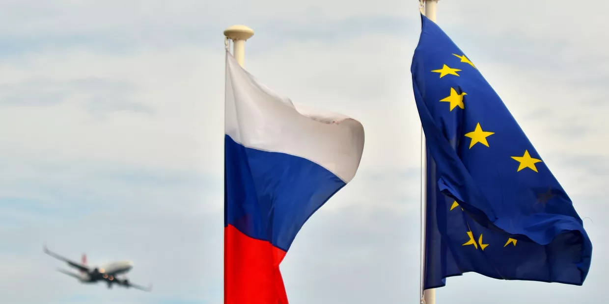 Флаги России и ЕС