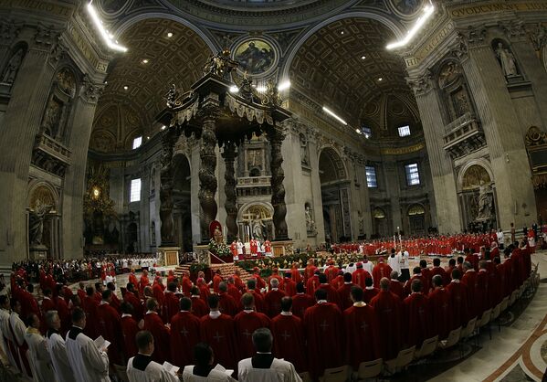 Папа Франциск проводит мессу в соборе Святого Петра в Ватикане