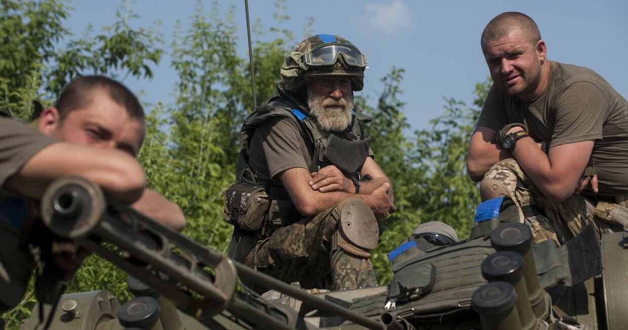 Украинские военные на окраине Марьинки в Донецкой области