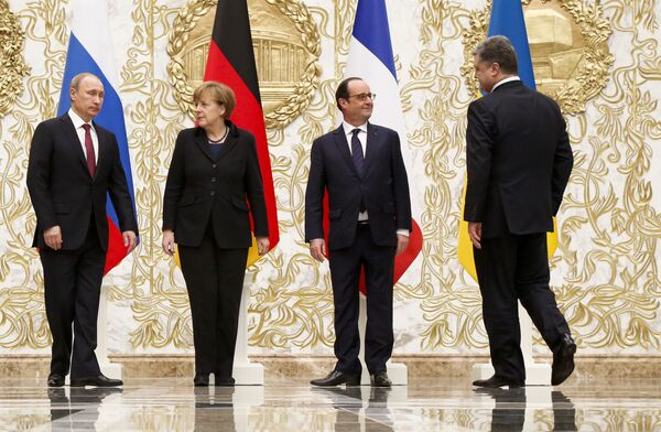 Александр Лукашенко, Владимир Путин, Ангела Меркель, Франсуа Олланд и Петр Порошенко во время переговоров в Минске Александр Лукашенко, Владимир Путин, Ангела Меркель, Франсуа Олланд и Петр Порошенко во время переговоров в Минске