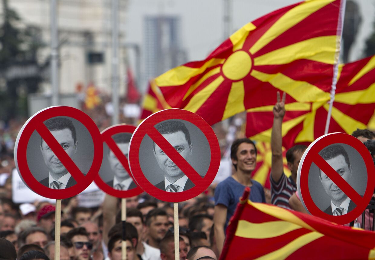 Участники антиправительственных протестов в Скопье