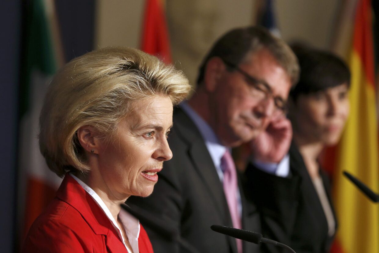 Министры обороны стран НАТО Урсула фон дер Ляйен, Эштон Картер и Ине Мари Эриксен Сорейде во время встречи в Мюнстере