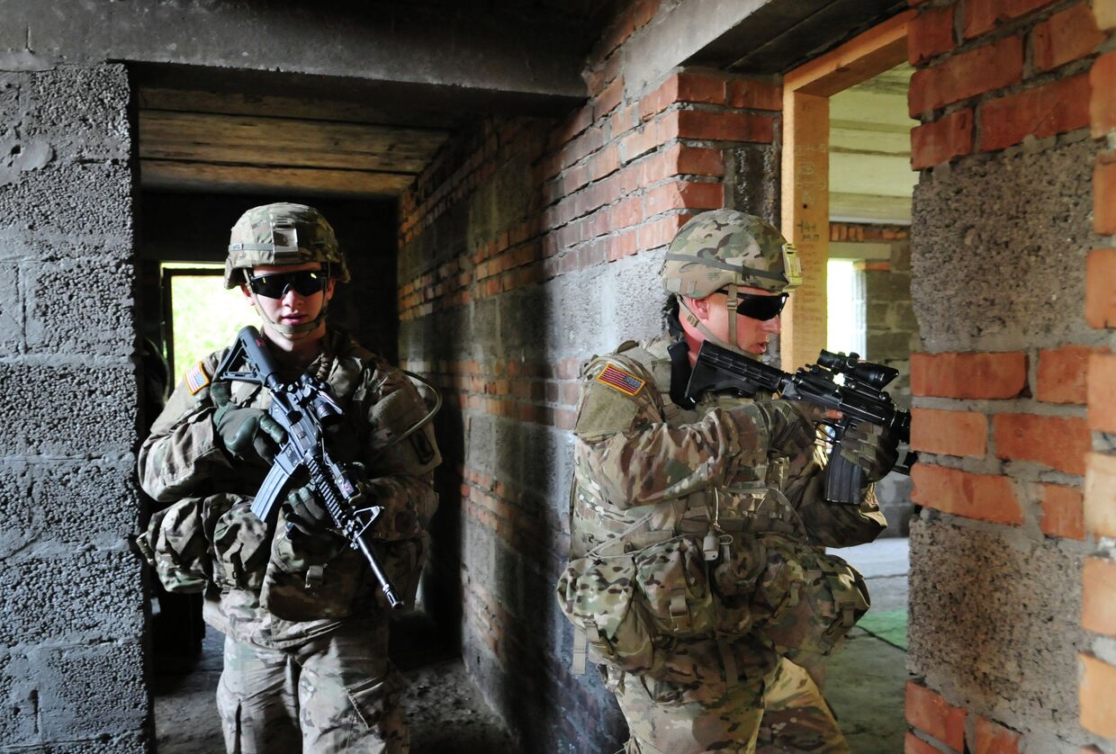 Американские военные во время совместных учений с армией Украины Fearless Guardian - 2015 на Яворивском полигоне