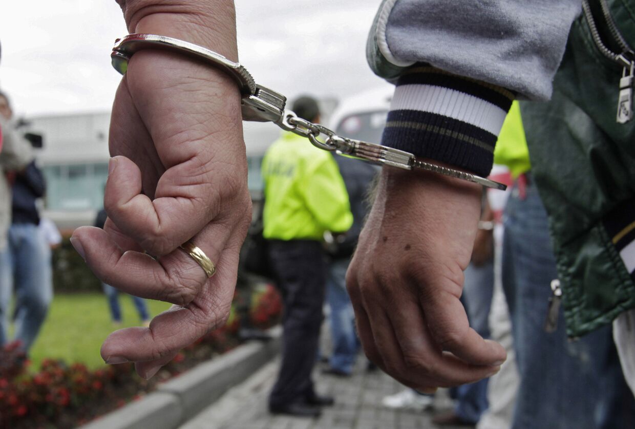 Арестованные наркоторговцы в полицейском участке в Боготе