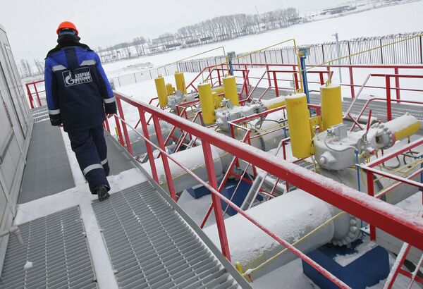 Работник «Газпрома» на газоизмерительной станции Работник «Газпрома» на газоизмерительной станции