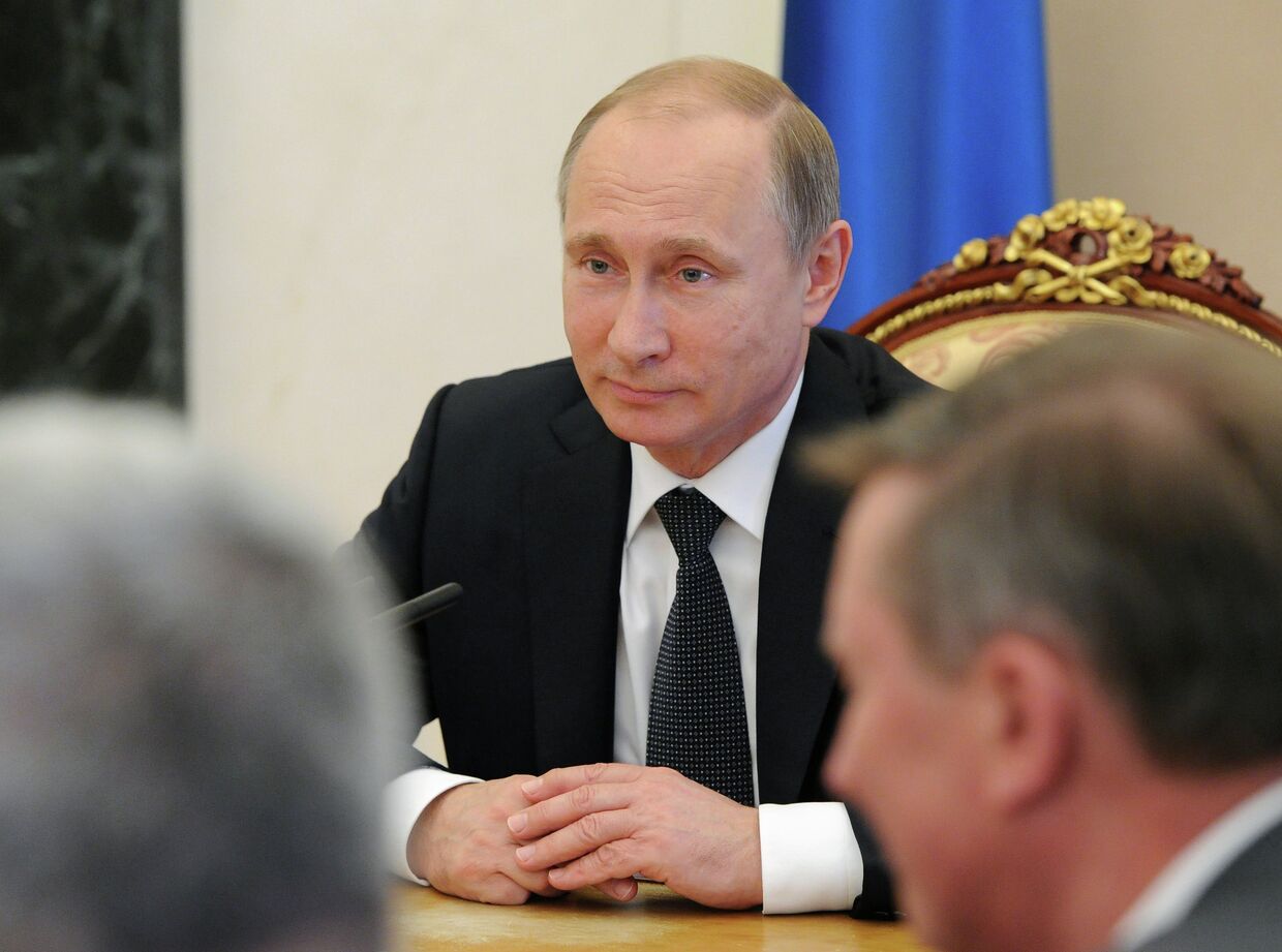 Президент России Владимир Путин на заседании Совета безопасности РФ в Кремле