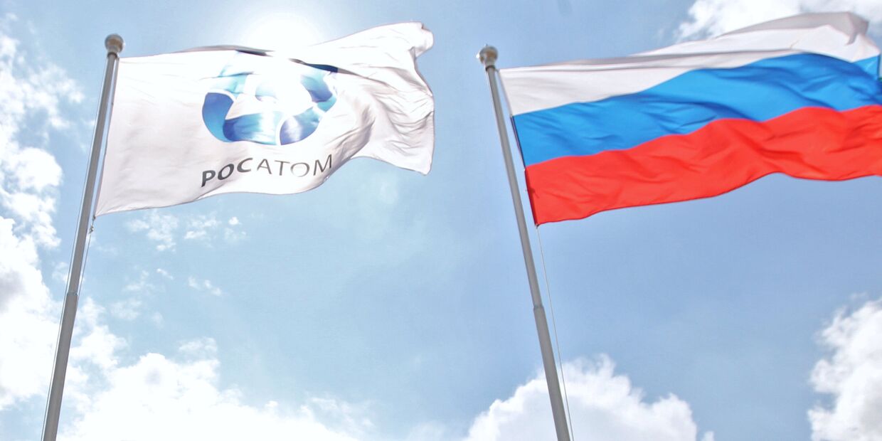 Флаги организации Росатом и России