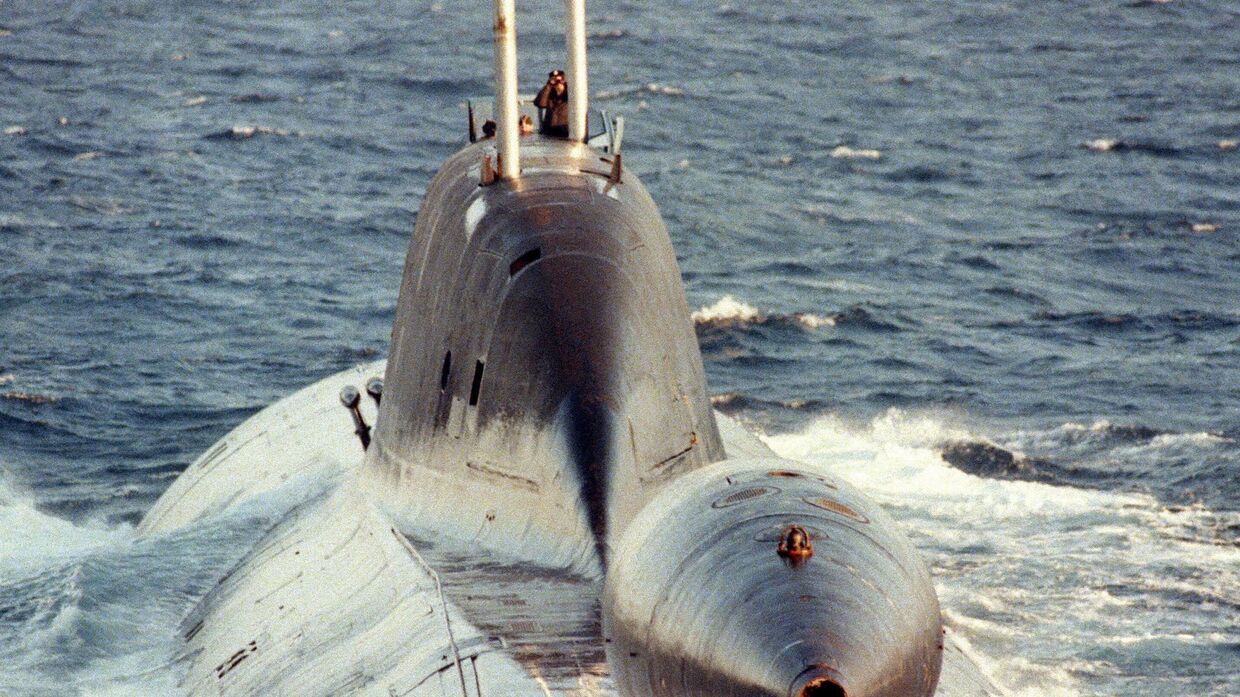 Буль с буксируемой антенной внутри на хвостовом оперении подводной лодки проекта 971 «Щука-Б»