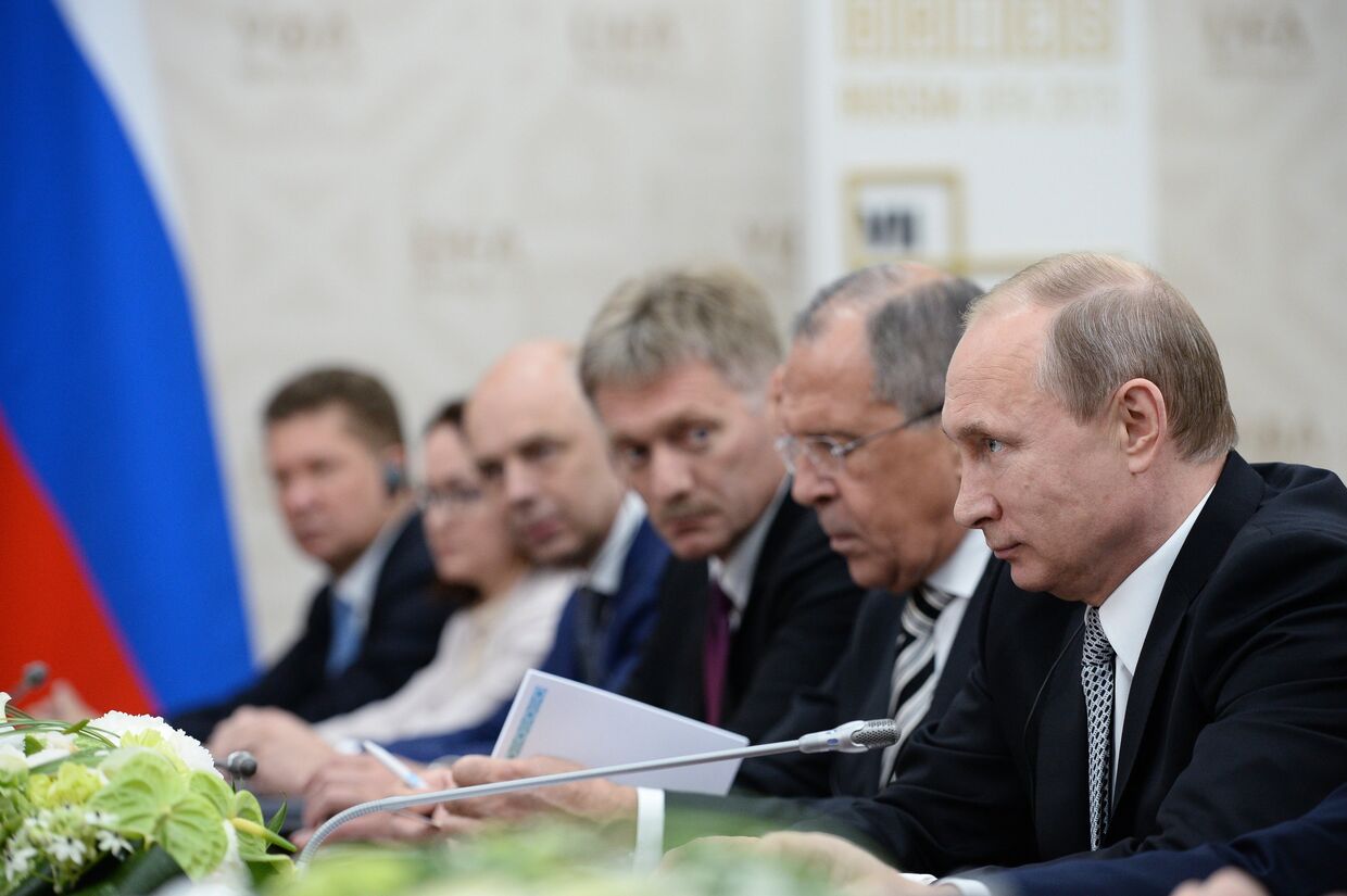 Президент Российской Федерации Владимир Путин во время встречи в Уфе с Председателем Китайской Народной Республики Си Цзиньпином