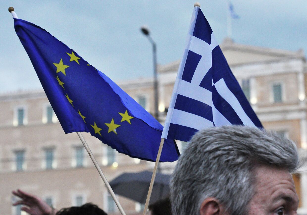 Митинг сторонников соглашения с кредиторами на площади Синтагма в Афинах, Греция