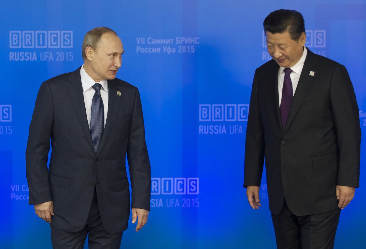 Владимир Путин и Си Цзиньпин на саммите БРИКС в Уфе