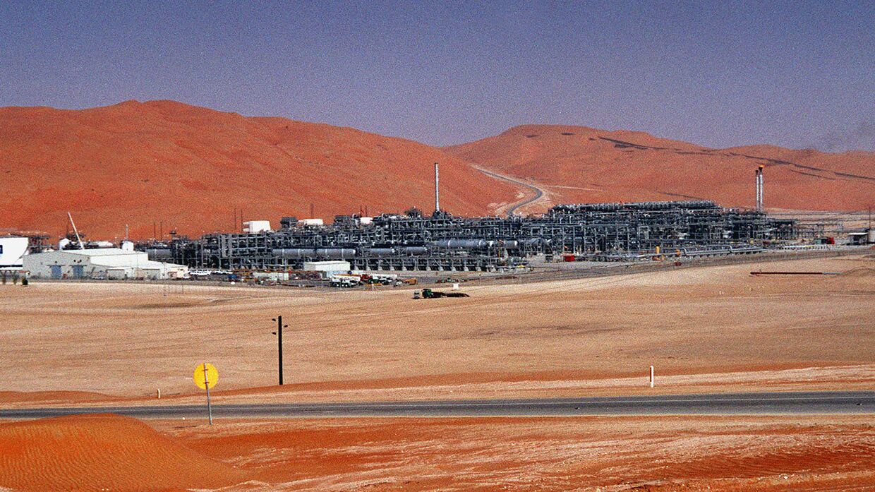 Нефтеперерабатывющий завод в Саудовской Аравии 