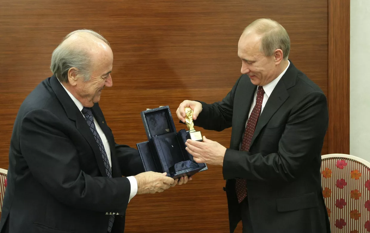 Премьер-министр РФ Владимир Путин встретился с президентом ФИФА