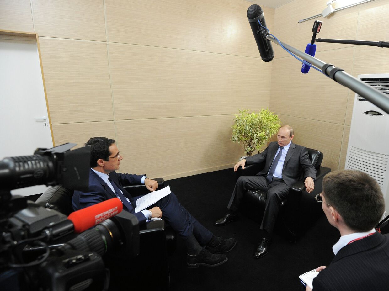 Президент РФ Владимир Путин дал интервью швейцарским средствам массовой информации