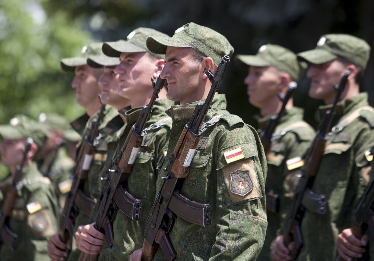 Солдаты вооруженных сил Южной Осетии