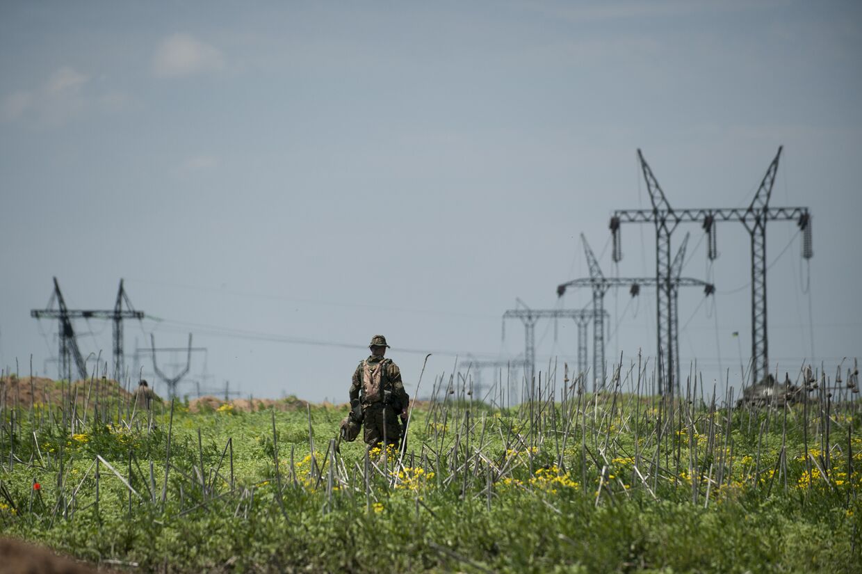 Украинский военный в районе Марьинки в Донецкой области