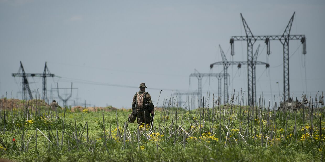 Украинский военный в районе Марьинки в Донецкой области