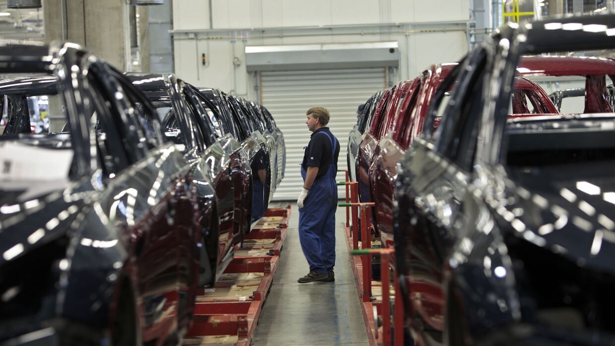 Производство малогабаритных автомобилей Opel Astra на заводе General Motors в производственной зоне Шушары-2