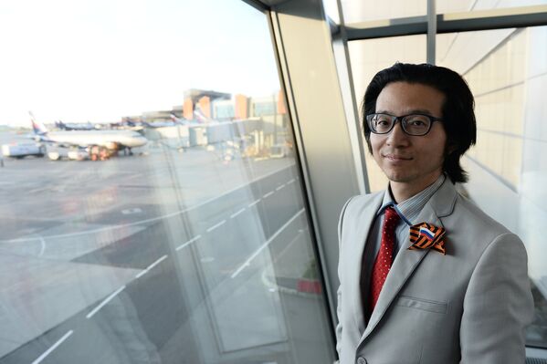 В аэропорту Шереметьево второй месяц живет японский журналист Тэтсуя Або