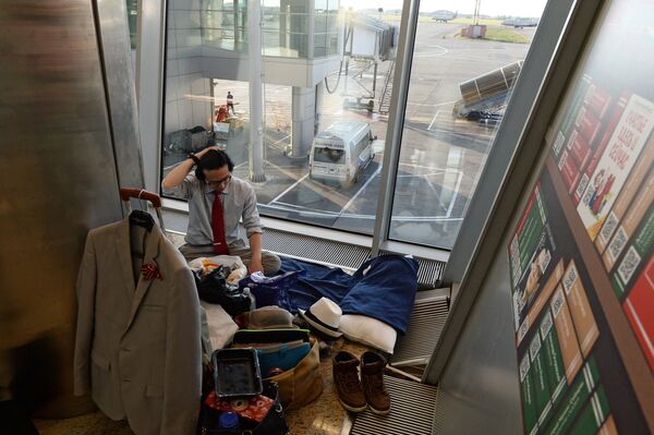 В аэропорту Шереметьево второй месяц живет японский журналист Тэтсуя Або