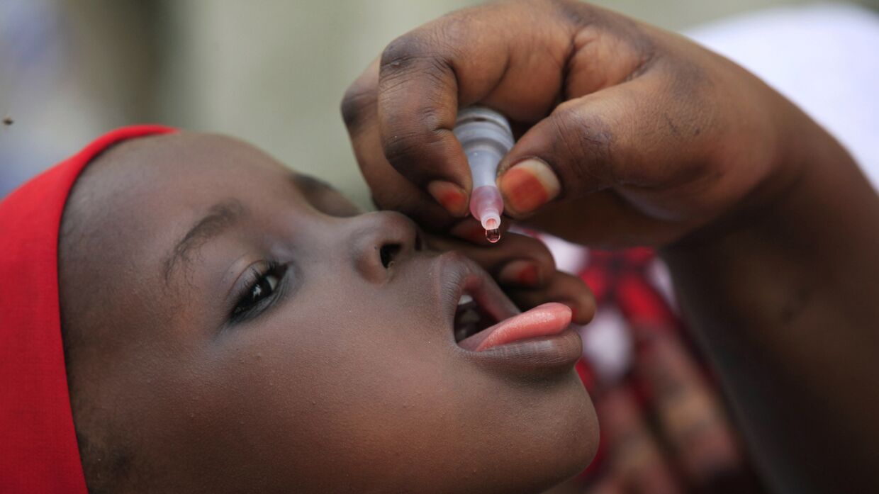 Вакцинация детей против полиомиелита в Нигерии